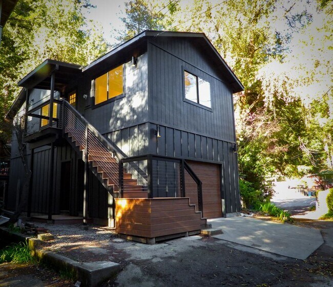 Foto del edificio - 14229 Laurel Rd