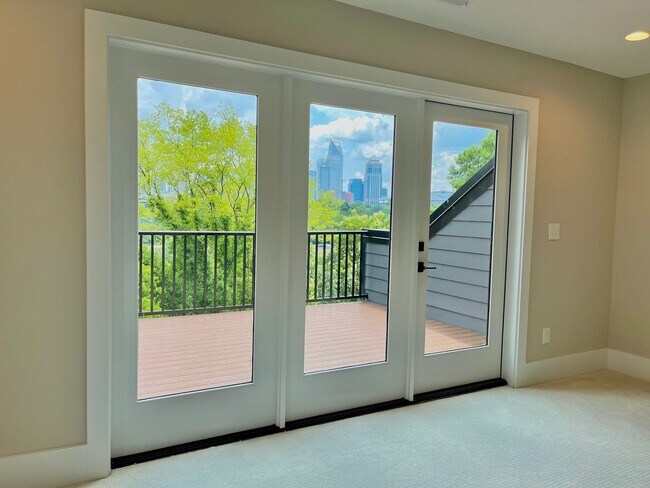 Building Photo - LUXURY Rooftop Terrace Townhome