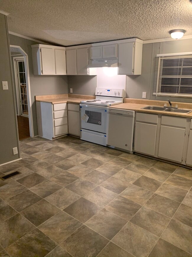 Building Photo - 108 Principal Ct