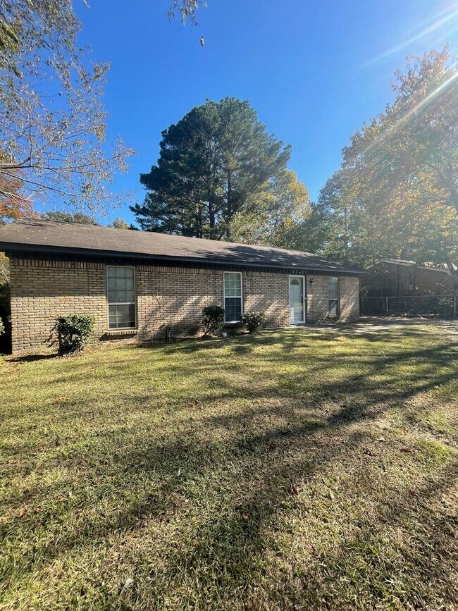 Foto del edificio - 6646 Pinebrook Dr