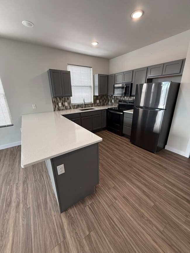 Interior Photo - Seven1Five