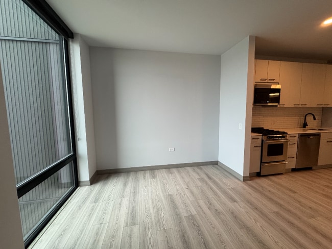 Building Photo - 2131 N Elston Ave