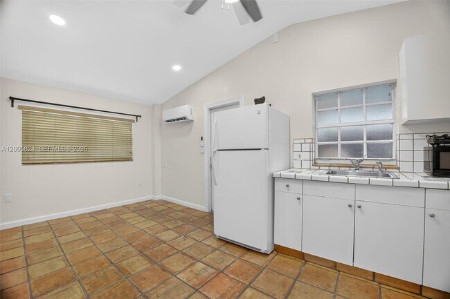 Building Photo - 7941 SW 37th Terrace