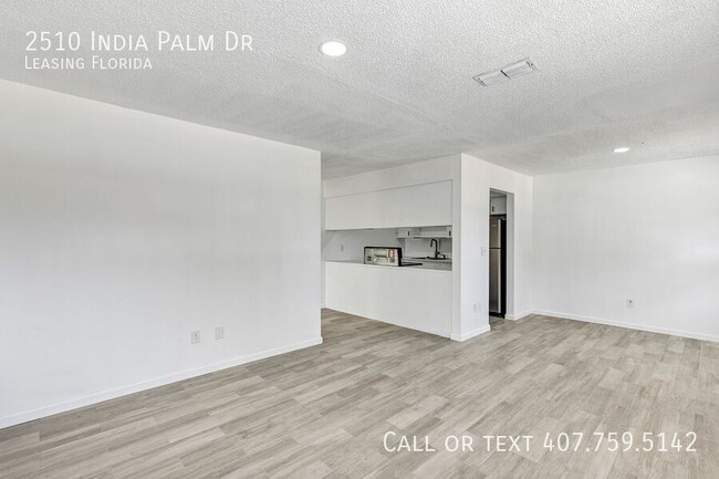 Building Photo - 2510 India Palm Dr