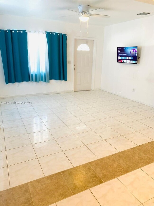 Foto del edificio - 704 SW 7th Terrace