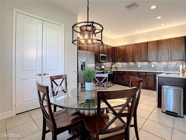 Building Photo - 5 br, 4 bath House - 2871 Tarragona Way