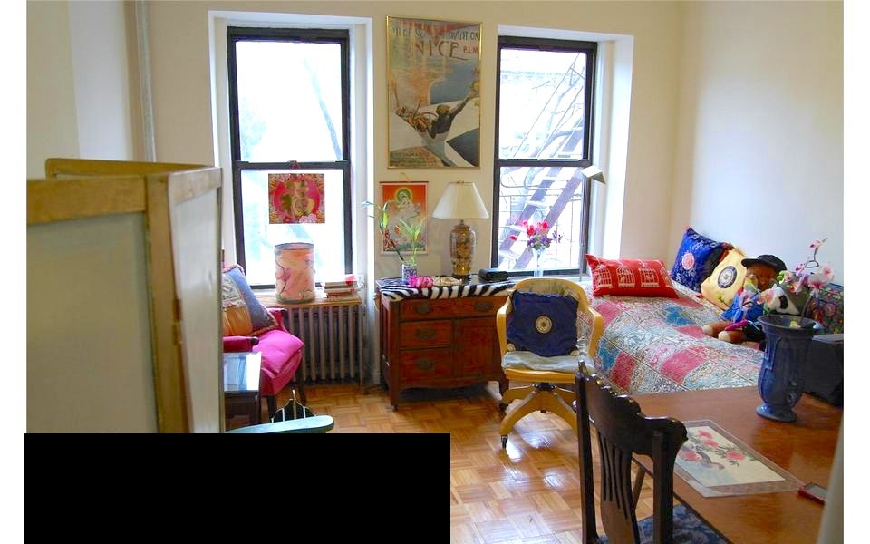 Foto principal - 129 E 102nd St