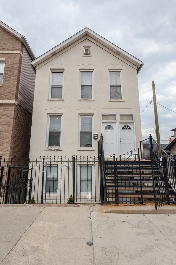Foto principal - 3089 S Bonfield St