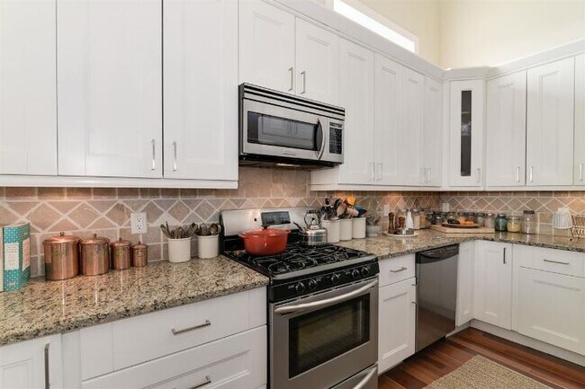 Building Photo - 185 Webster Ave