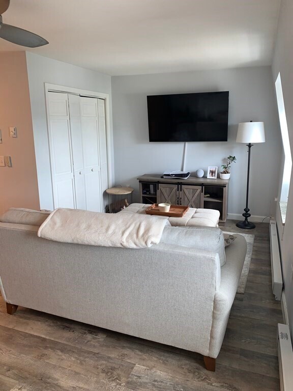 Foto del edificio - 597 E 5th St