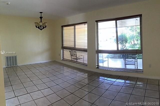 Building Photo - 4004 S Lake Terrace