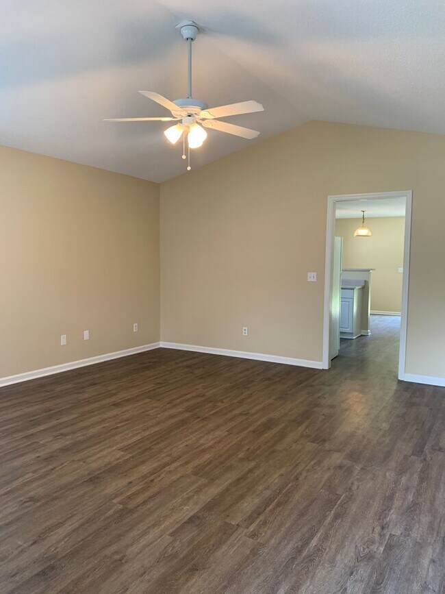 Foto del edificio - 3 Bedroom 2 Bath One Story House on Charte...