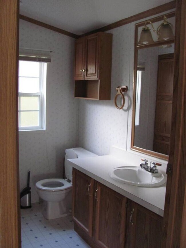 Building Photo - Private 2 Bed 2 Bath Home