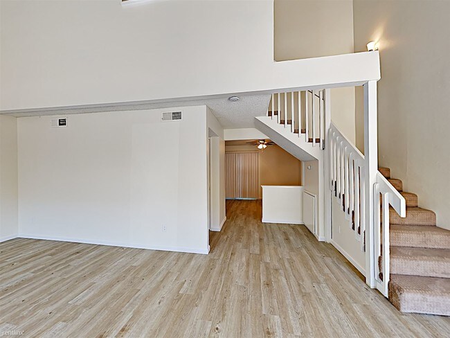 Building Photo - 837 Carro Dr