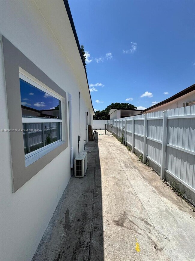 Foto del edificio - 11000 SW 47th Terrace