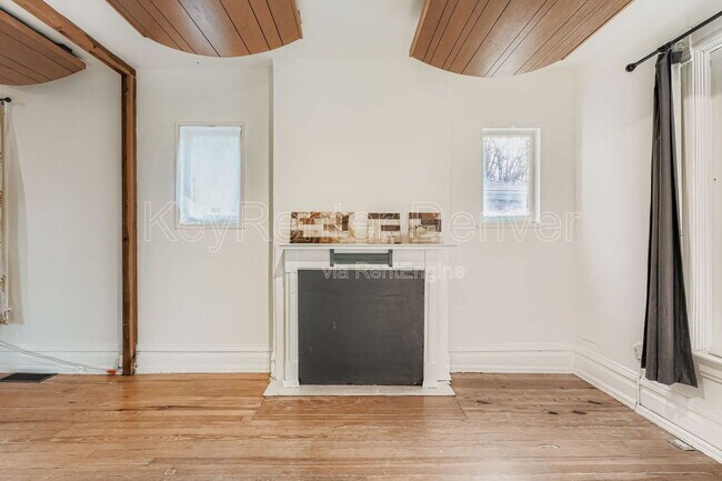 Building Photo - 3340 Wyandot St