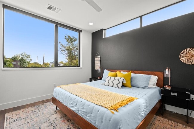 Foto del edificio - 3406 E 17th St