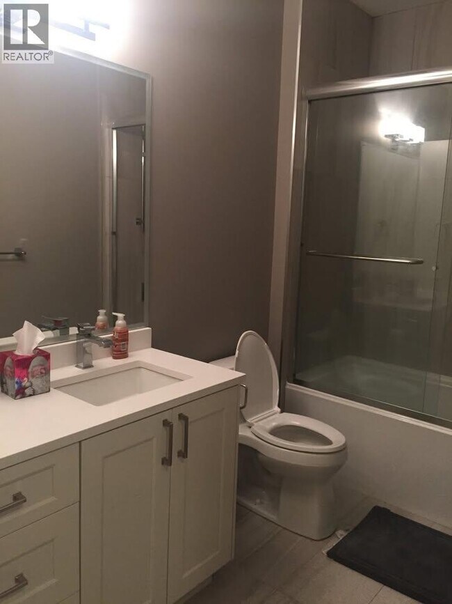 Photo du bâtiment - 6321 Palace Pl