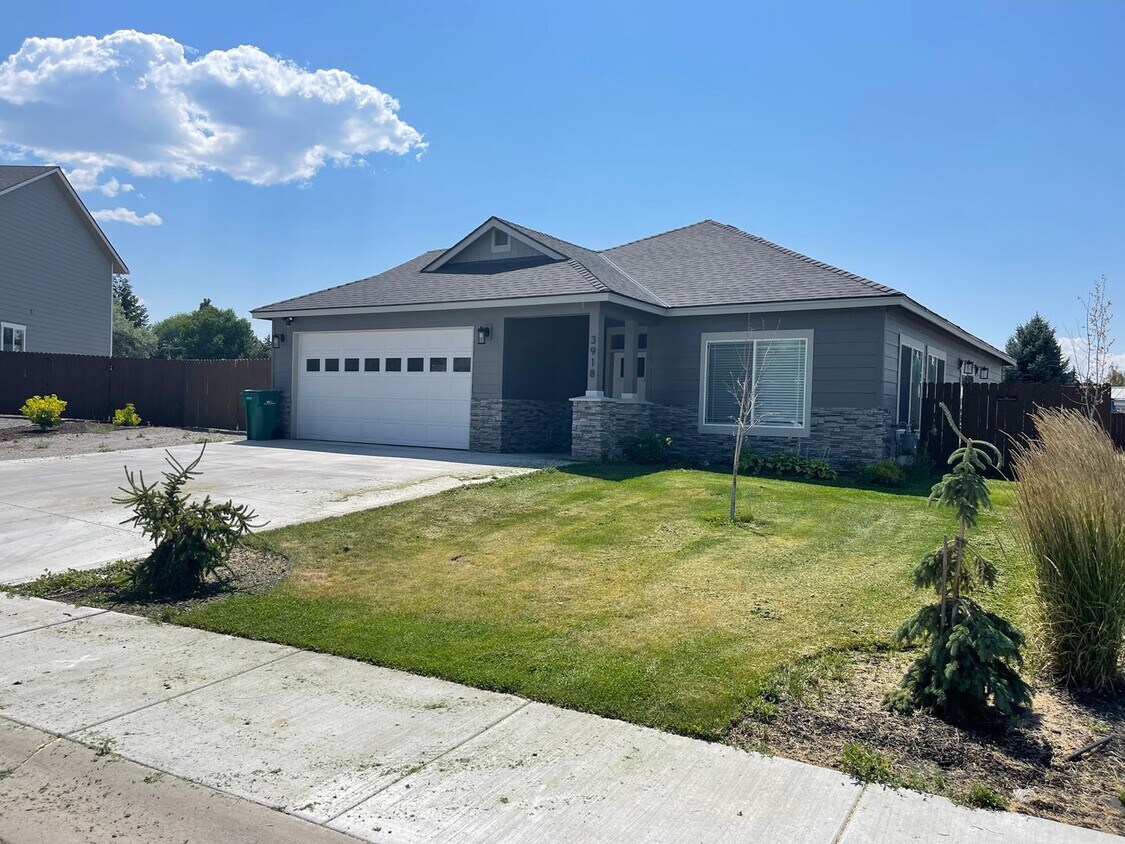 Primary Photo - Beautiful 3 bedroom home