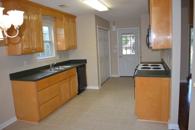 Building Photo - 204 Tyson Glen Dr