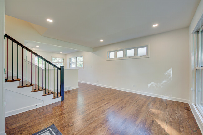Building Photo - 823 N Ellsworth St