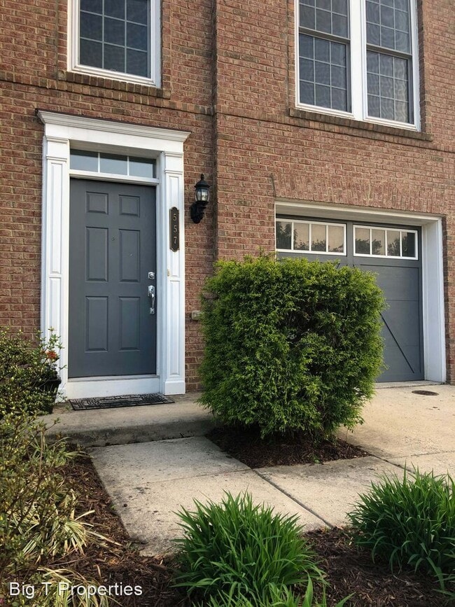 Building Photo - 4 br, 3.5 bath House - 557 Dandelion Terrace