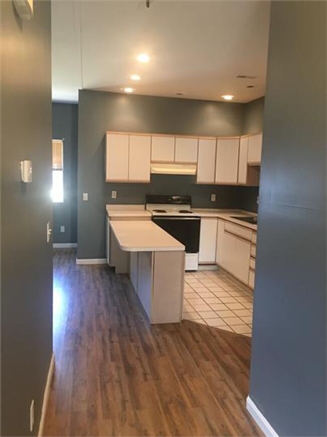 Building Photo - 110 Estes Dr