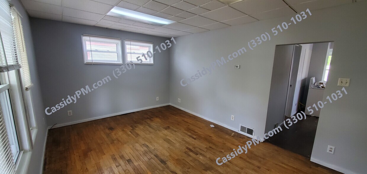 Primary Photo - 1777 Marks Ave