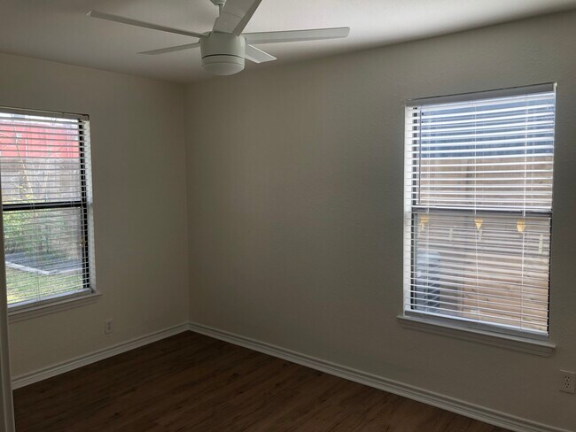 Foto del edificio - 3300 Bengston St