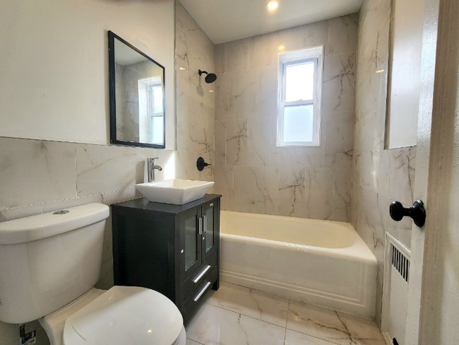 Foto del edificio - 1 Dewitt Rd