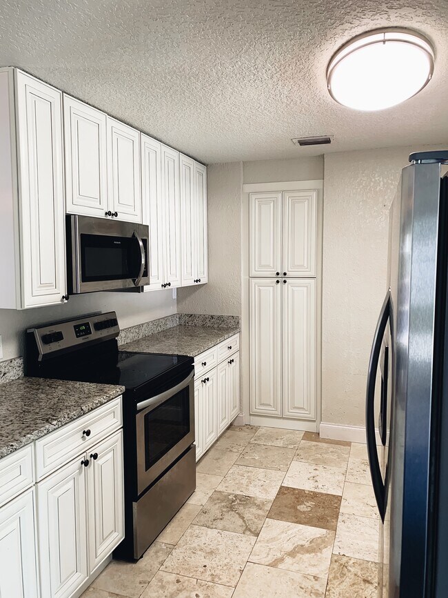 Foto del edificio - 5203 Lake Howell Rd