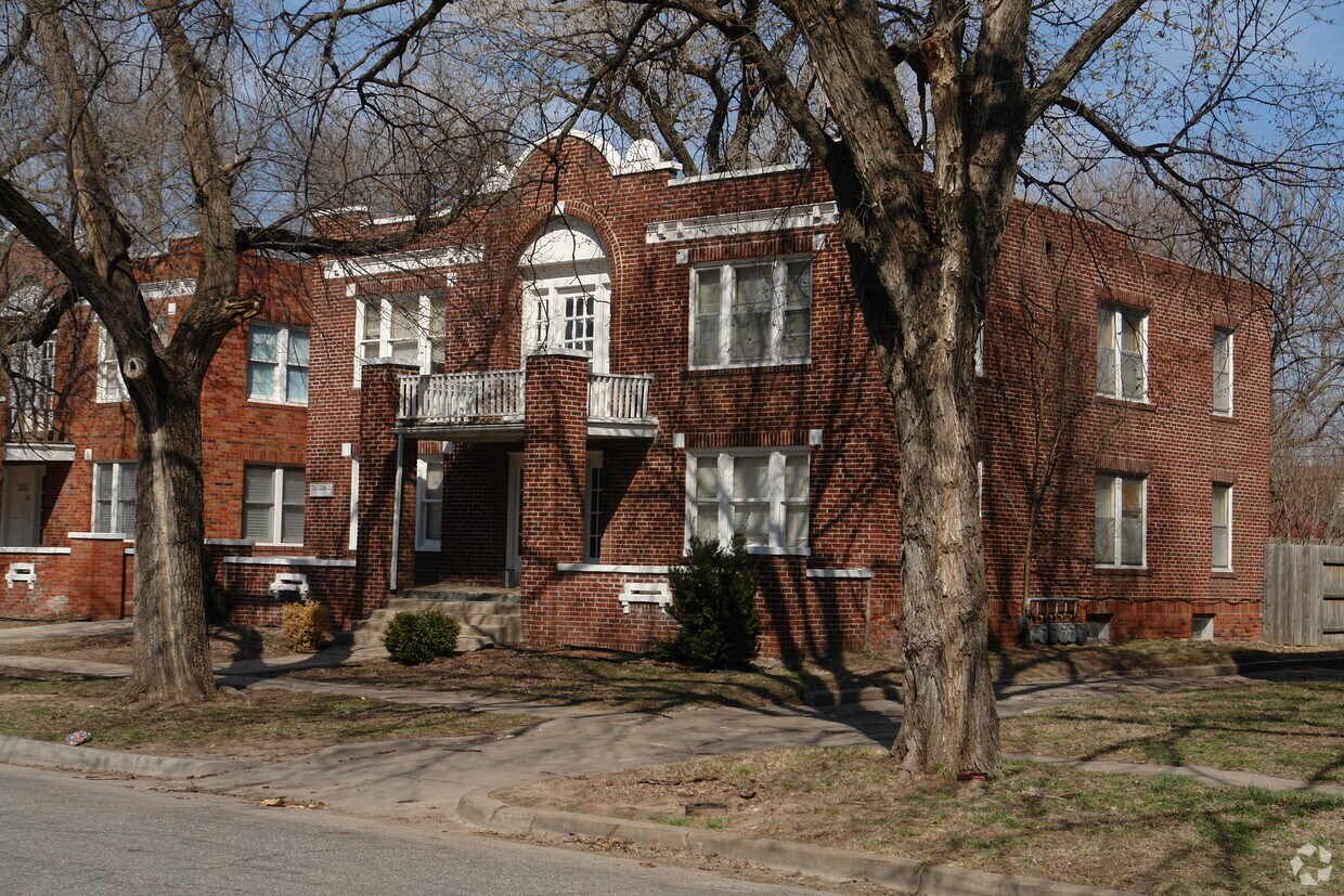 Foto del edificio - 220 S Kansas St