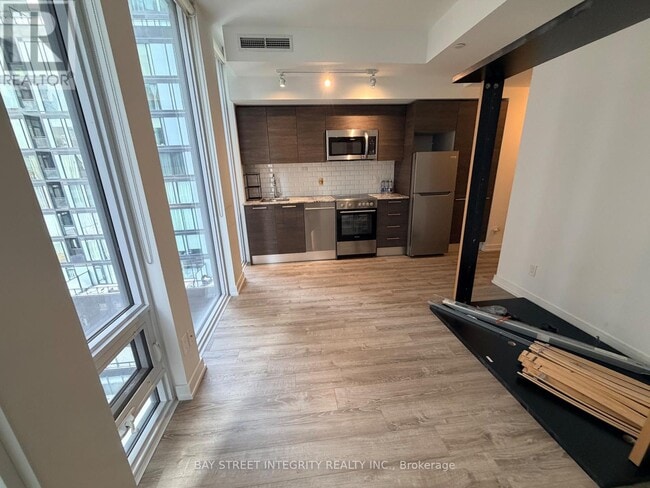 Building Photo - 28 Wellesley St E