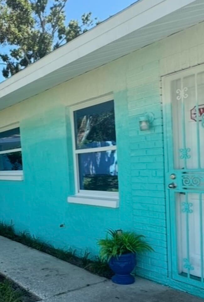 Building Photo - 3004 Oaklawn Ave