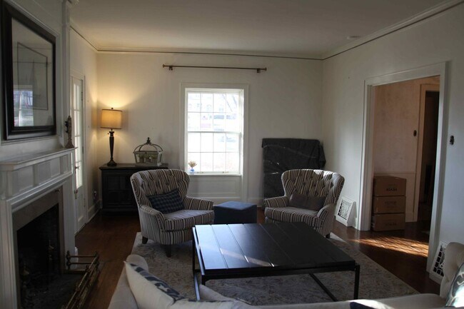 Foto del edificio - 1029 N Noyes Blvd