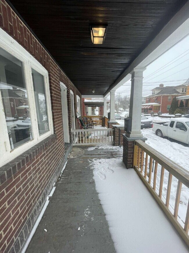 Foto del edificio - Cozy 3-Bedroom in Greensburg – Walk to Shopping & Dining!