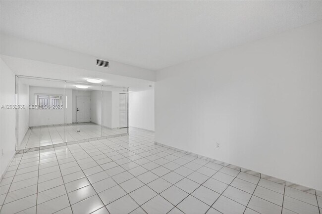 Foto del edificio - 800 SW 104th Ct