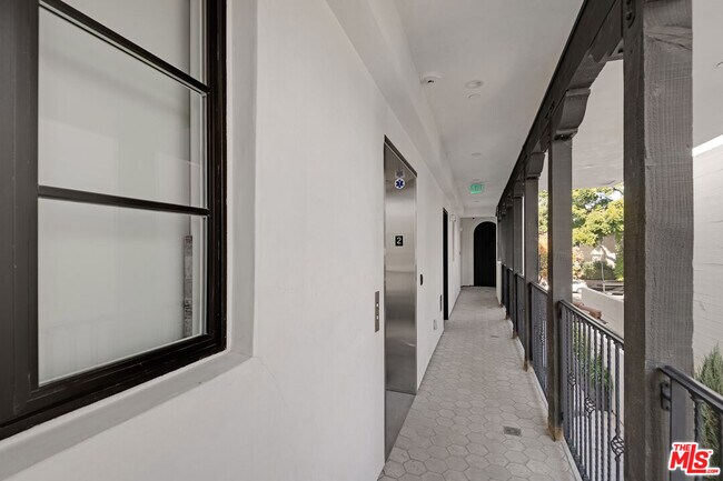 Foto del edificio - 7914 Norton Ave