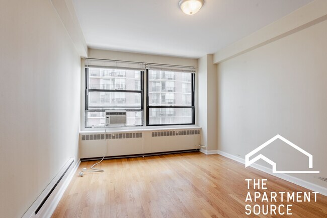 Foto del edificio - 4180 N Marine Dr