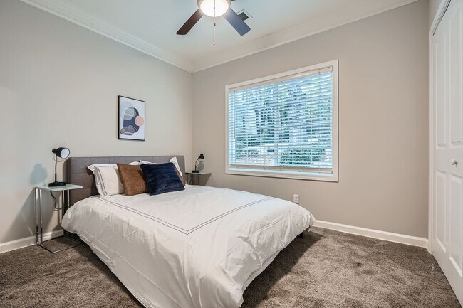 Foto del edificio - 1800 Lantern Ridge Dr