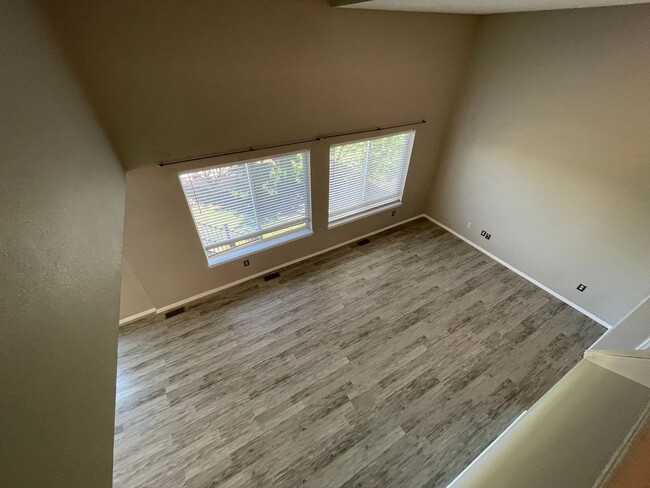 Foto del edificio - Updated 4 Bedroom Home In Stetson Hills!