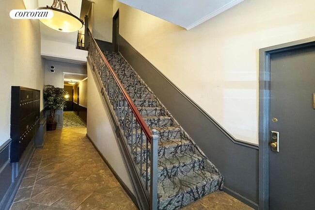 Building Photo - 105 W 77th St