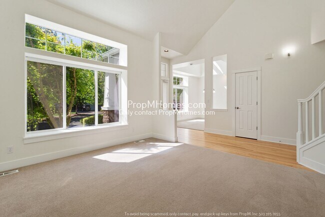 Foto del edificio - Spacious 5-Bedroom Oasis in the Heart of Five Oaks!