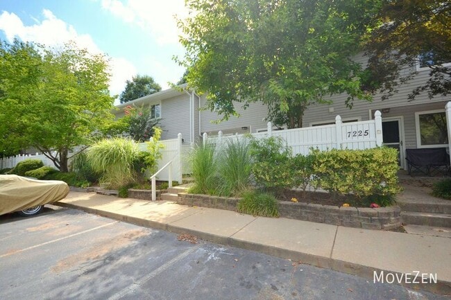 Foto del edificio - 7223 Sandy Creek Dr