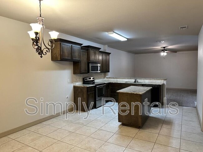 Foto del edificio - Jack Finney Blvd 6913 - 1