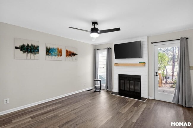 Building Photo - 533 Oak Run Dr