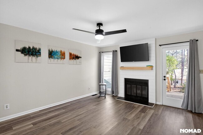 Foto del edificio - 533 Oak Run Dr