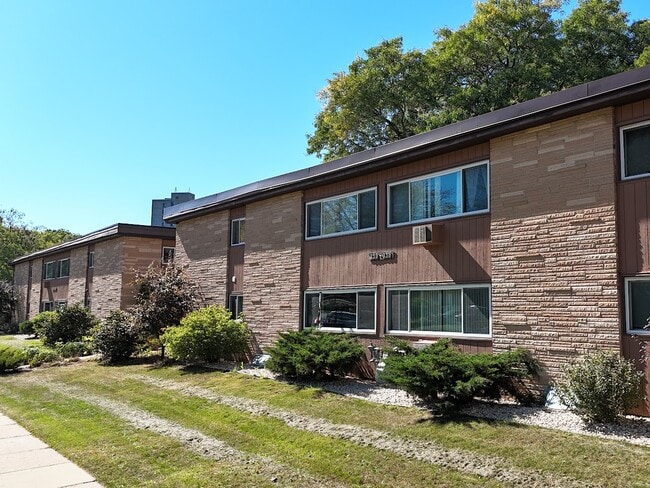 Building Photo - Faircrest Apartments