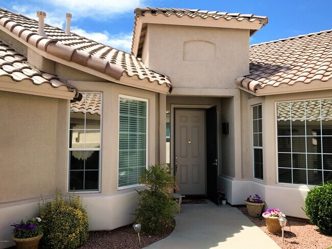 Foto del edificio - 890 S Golf View Dr