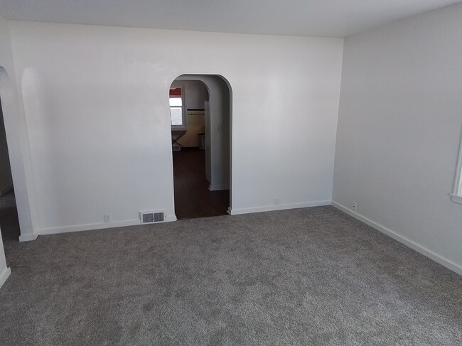 Building Photo - 1205 Morrissey Dr